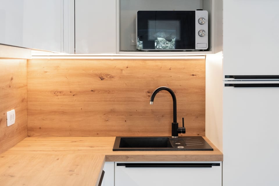 Electric kettle, toaster