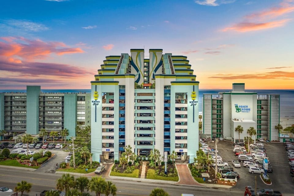 Monterey Bay Suites Resort in Myrtle beach is the perfect family beach vacation featuring ground level pools, lazy river and hot tubs along with a 10th floor rooftop pool. This resort give plenty of direct ocean views and beach access is steps away.
