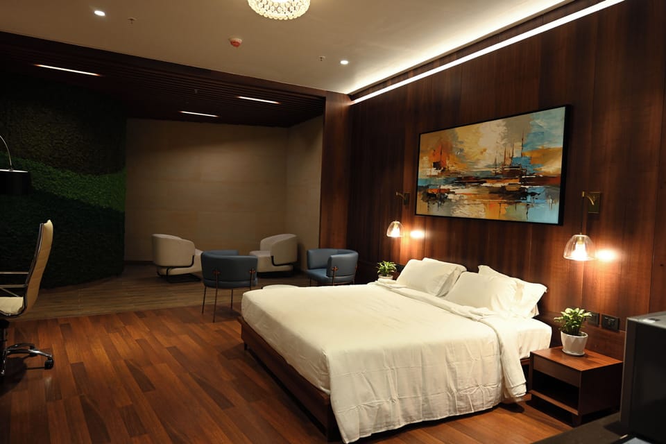 Deluxe Studio Suite | Desk, free WiFi