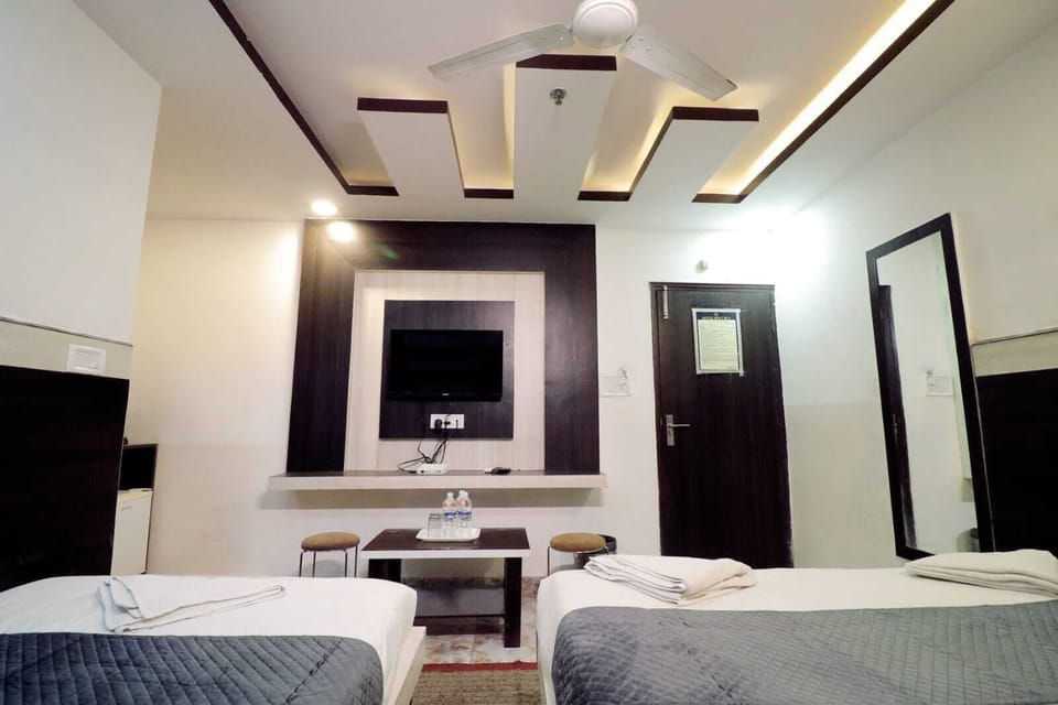 Deluxe Triple Room | Hypo-allergenic bedding, iron/ironing board, free WiFi, bed sheets