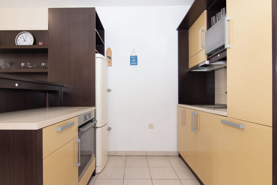 Executive Apartment, Multiple Beds, Refrigerator & Microwave, Garden View (Marina - 700 Rose M) | Private kitchen