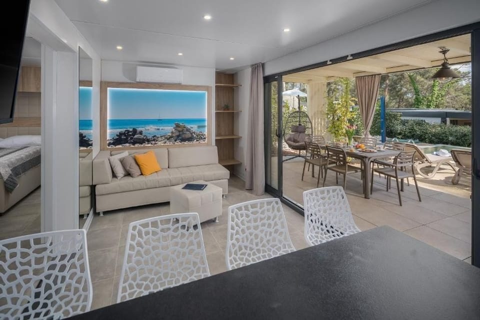 Luxury Marine Mobile Home with Private Pool and Hot Tub | 2 bedrooms, soundproofing, free cribs/infant beds, free WiFi