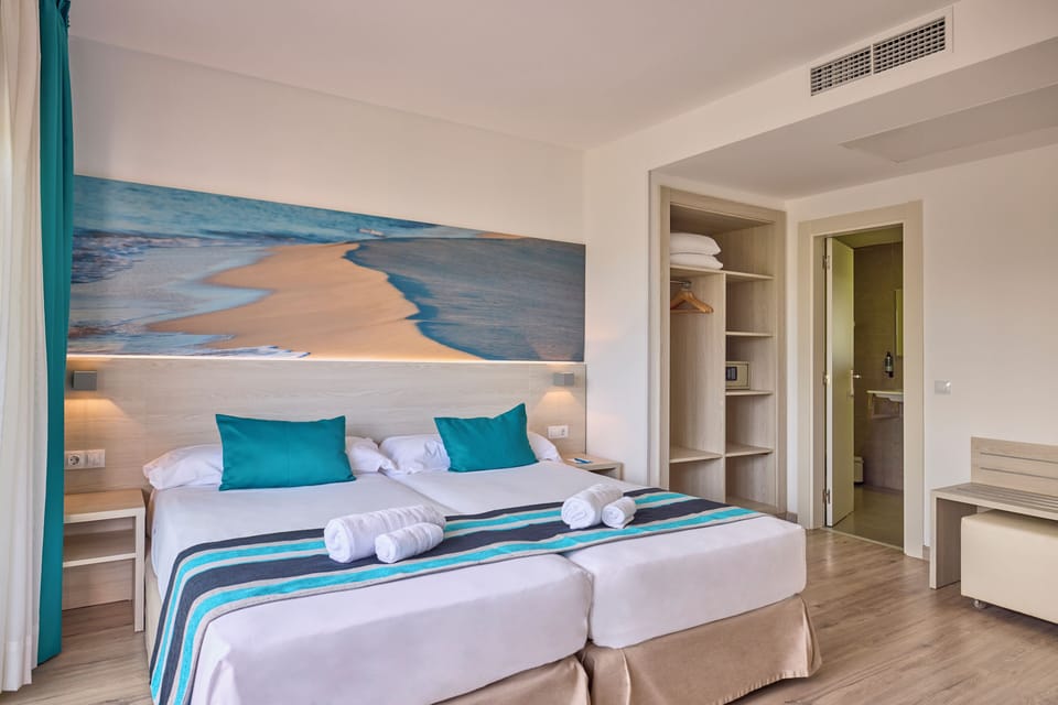 Premium Double Room, Balcony | Premium bedding, memory foam beds, minibar, in-room safe