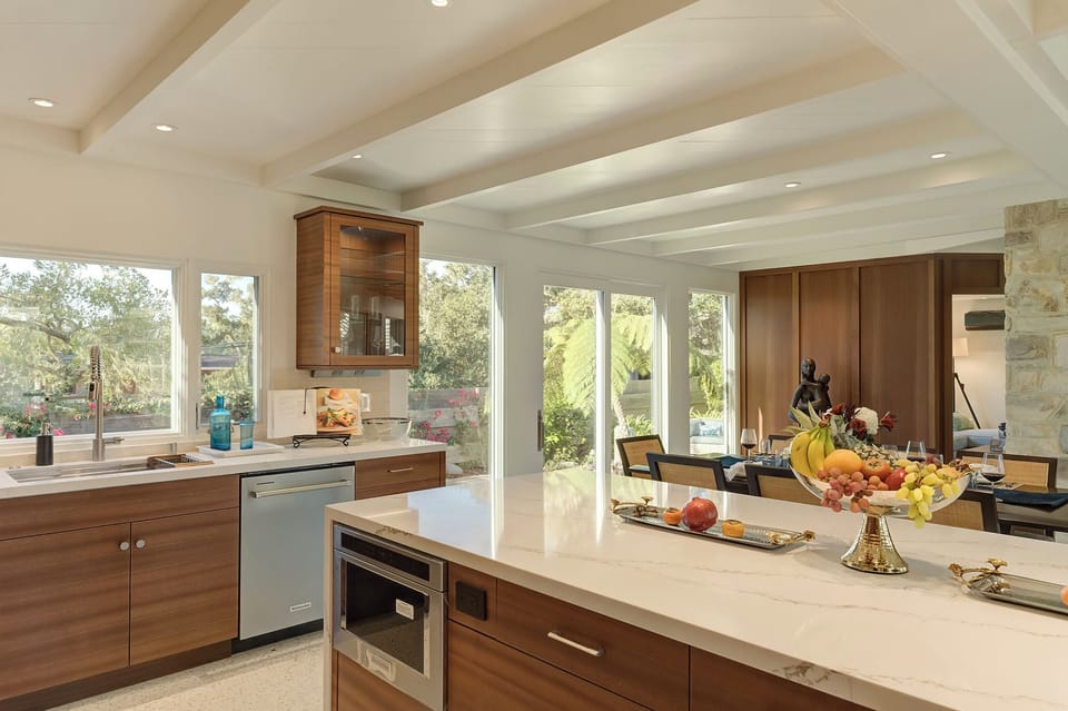 Fully Equipped Gourmet Kitchen