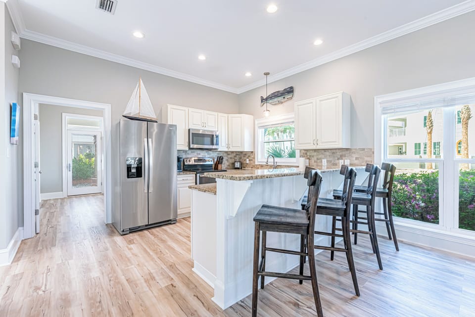 Kitchen & Breakfast Bar