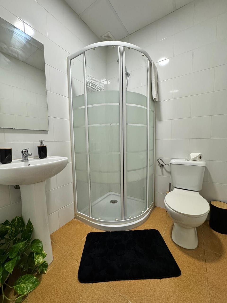 Comfort Double or Twin Room, Men only, Smoking, Garden View | Bathroom | Towels