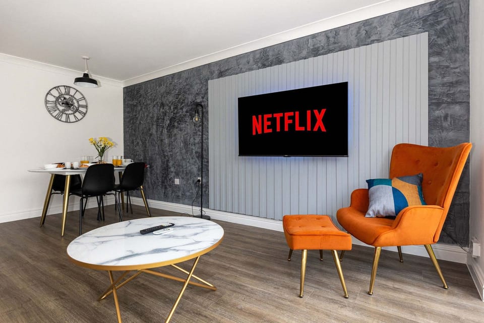 House | 3 bedrooms, desk