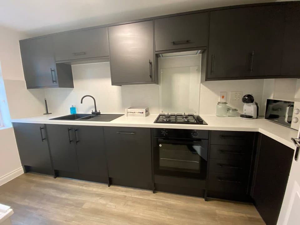 House | 3 bedrooms, desk