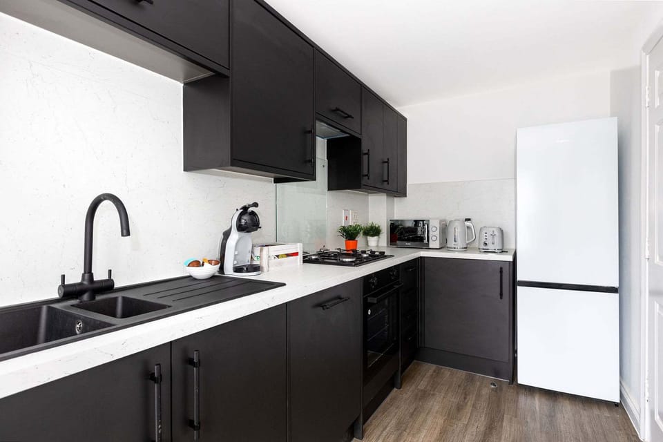 House | 3 bedrooms, desk