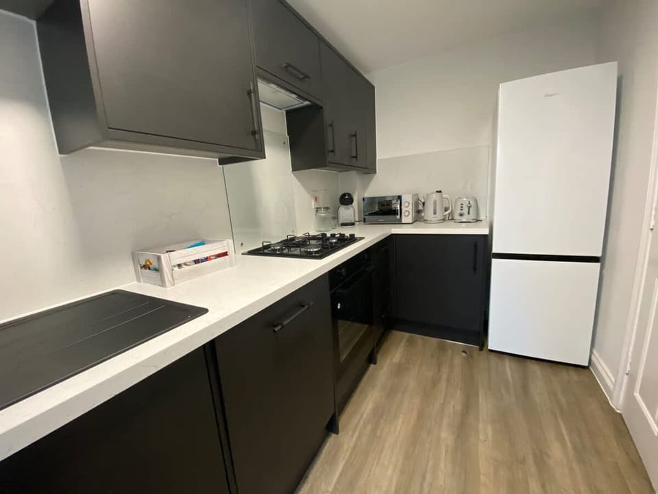 House | 3 bedrooms, desk