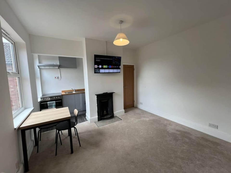 House | 1 bedroom, desk