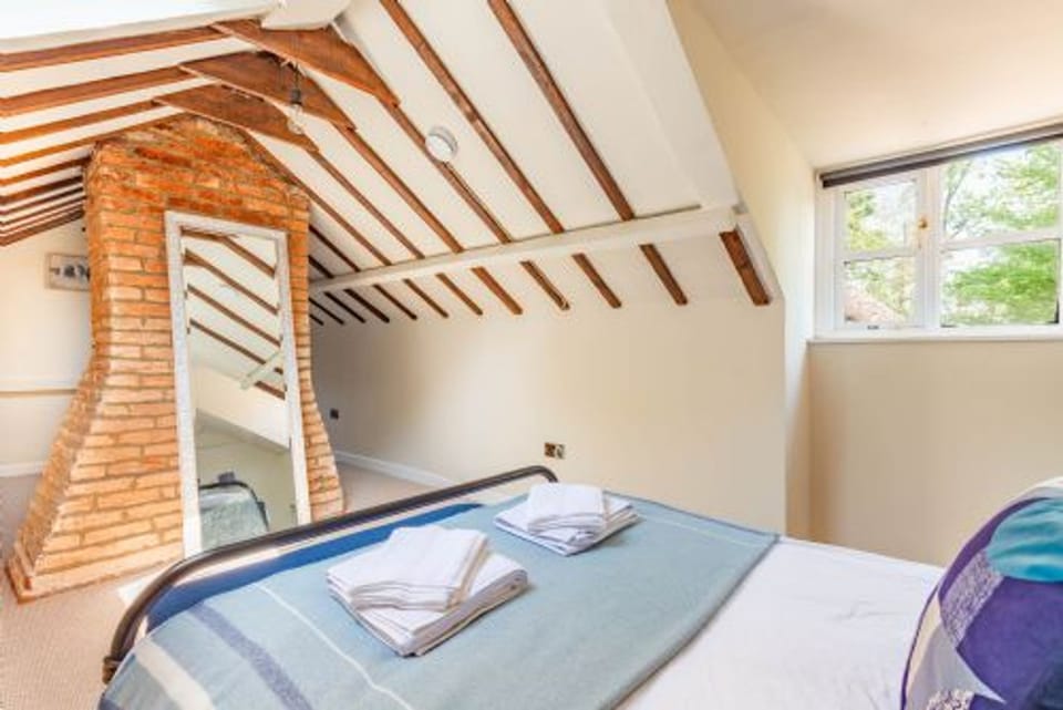 Host Stay The Old Post Office in Docking House in England