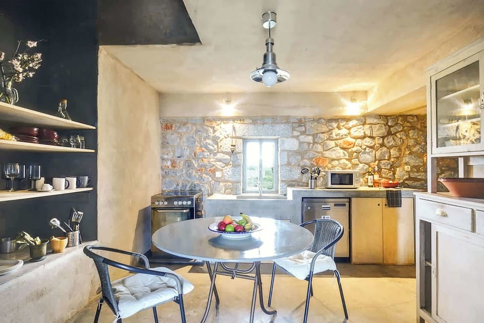 Dinning area in the kitchen 