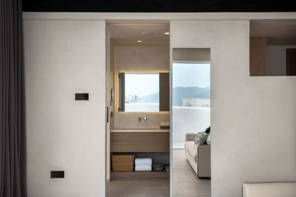 Signature Double Room, 1 Queen Bed | Bathroom | Separate tub and shower, hair dryer, bathrobes, towels