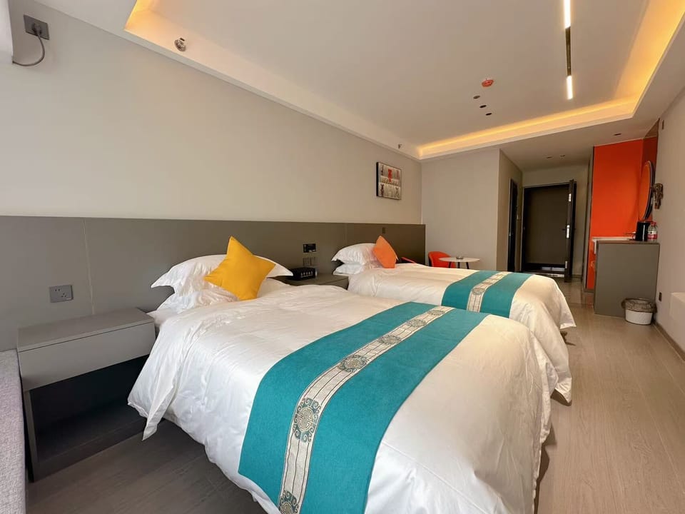 Comfort Double Room, City View | Living area