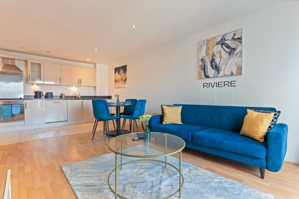 Apartment | Living area | TV