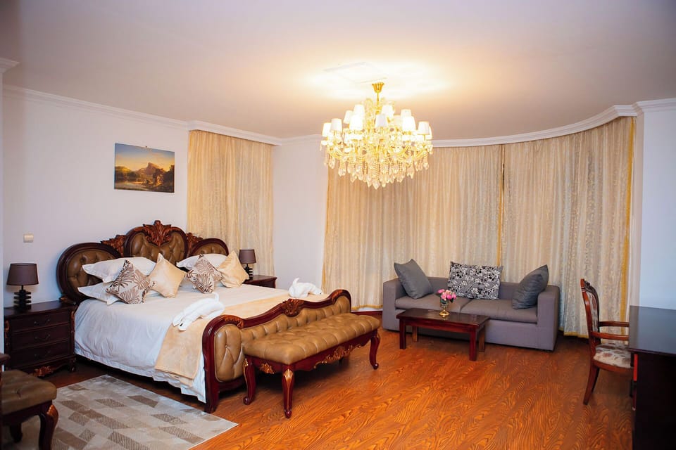 Executive Room, 1 Bedroom, Ensuite, Pool View | Egyptian cotton sheets, premium bedding, minibar, individually furnished