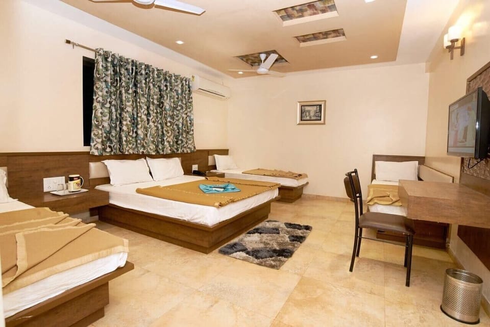Individually furnished, desk, free WiFi