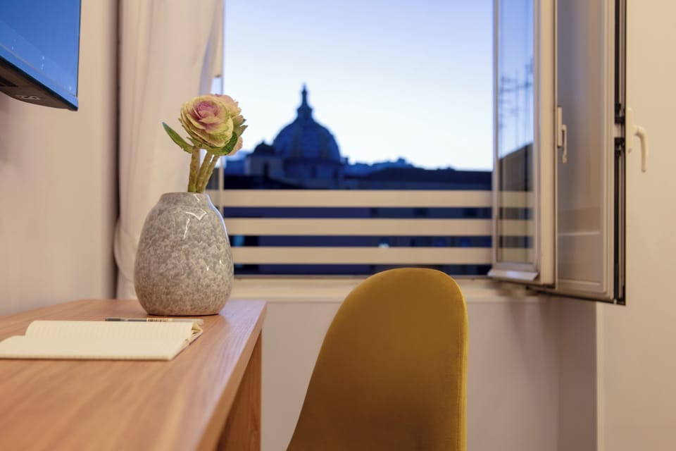 Suite | In-room safe, desk, laptop workspace, blackout drapes