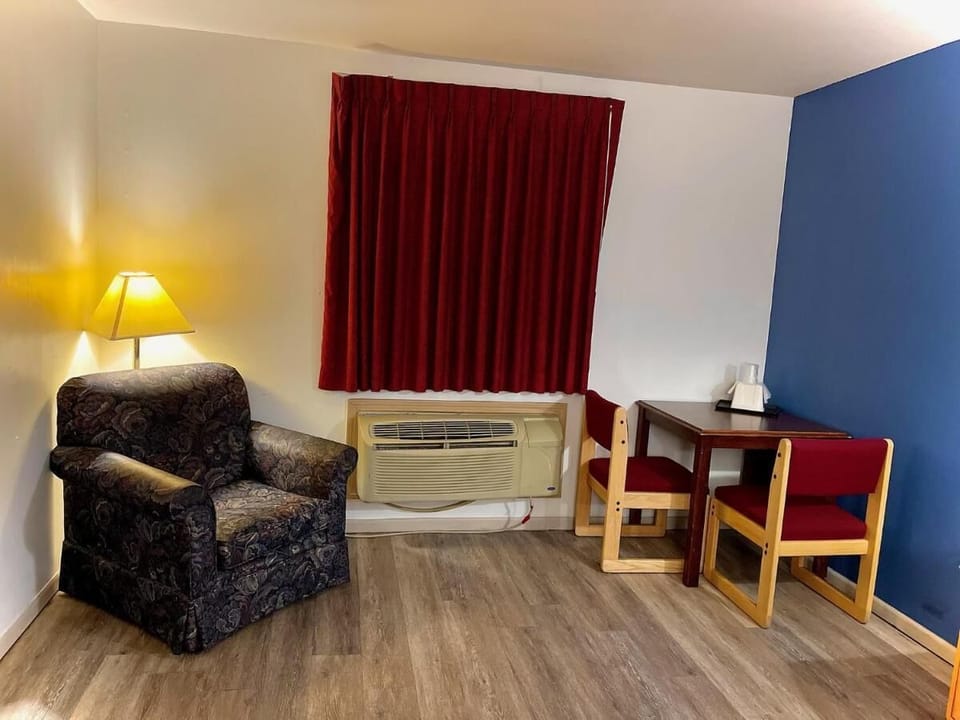 Standard Single Room, 1 Queen Bed, Non Smoking | Desk, WiFi (free)