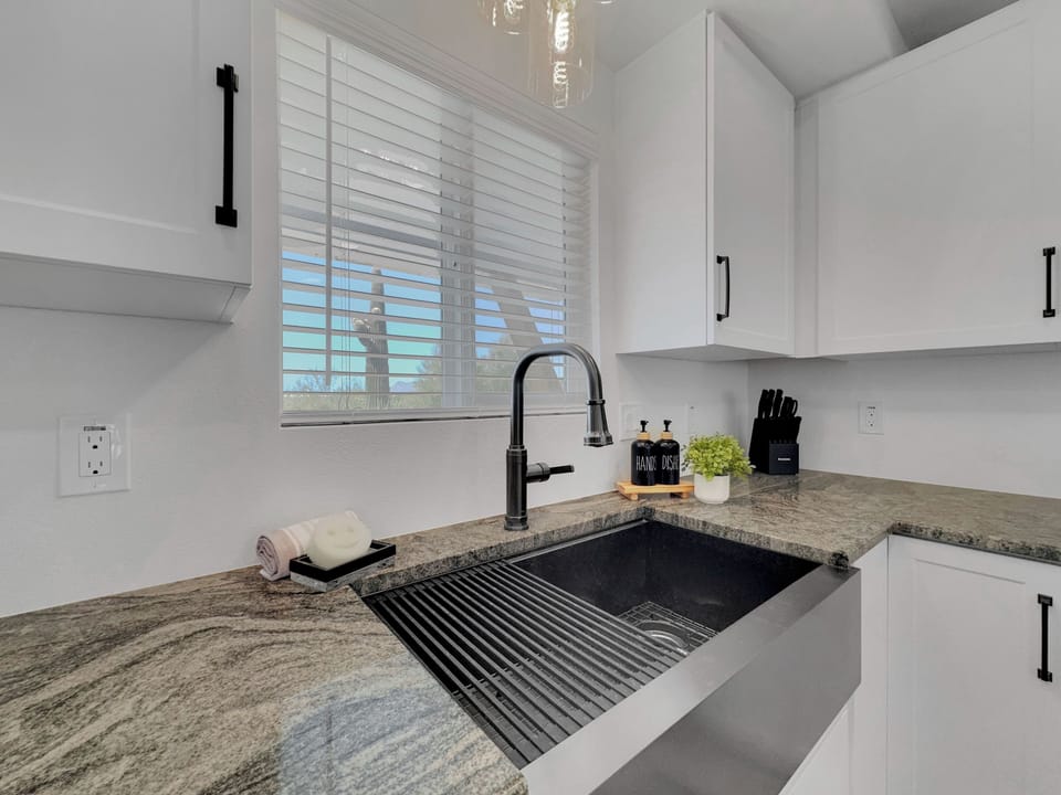 House, Multiple Beds, Patio, Mountain View (Boulder Apache Junction) | Private kitchen | Coffee/tea maker