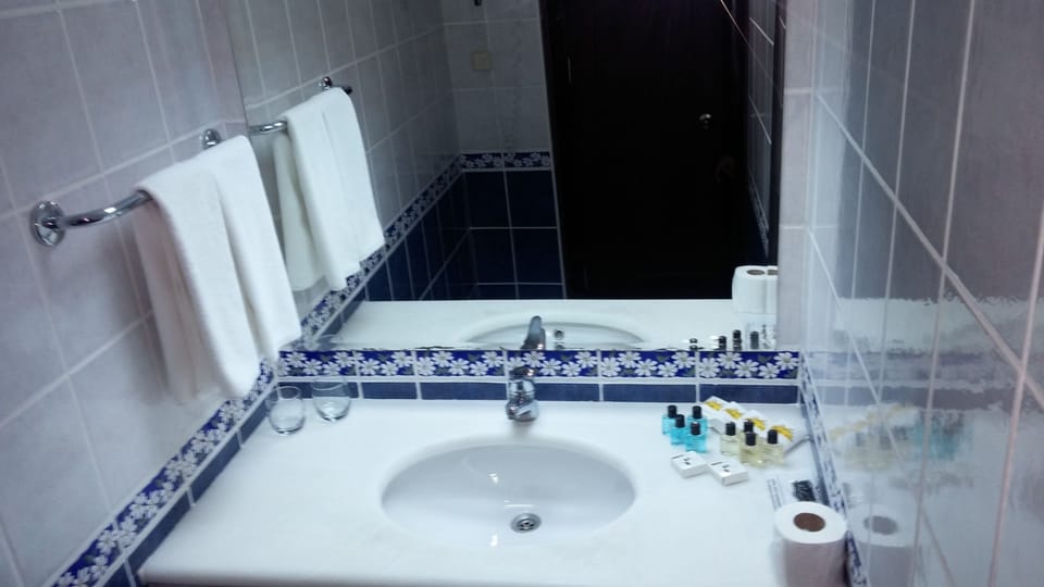 Single Room | Blackout drapes, soundproofing, WiFi (surcharge), bed sheets