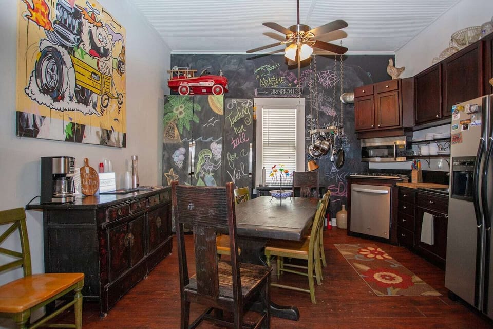 Fully equipped kitchen.