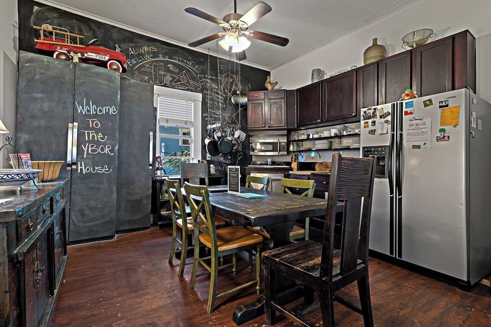 Fully equipped kitchen.