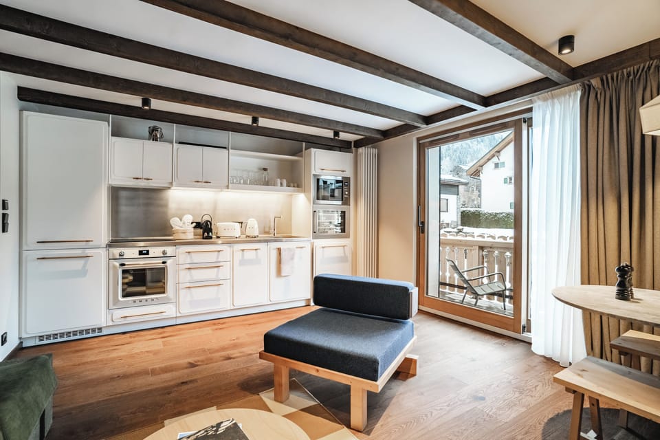 Appartement Emmeline - Maison Lyret | Private kitchen | Full-size fridge, microwave, oven, stovetop