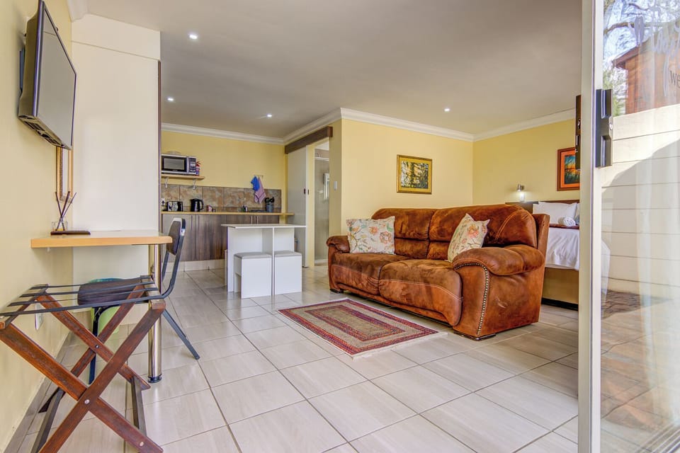 Luxury Double Room | In-room safe, desk, laptop workspace, blackout drapes