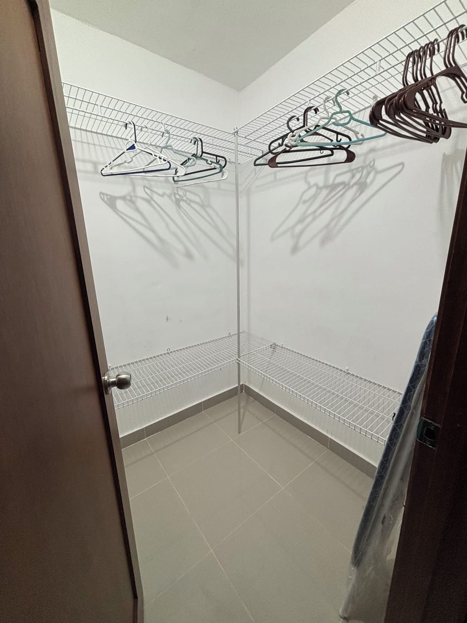 Comfort Apartment | 3 bedrooms, blackout drapes, soundproofing, iron/ironing board