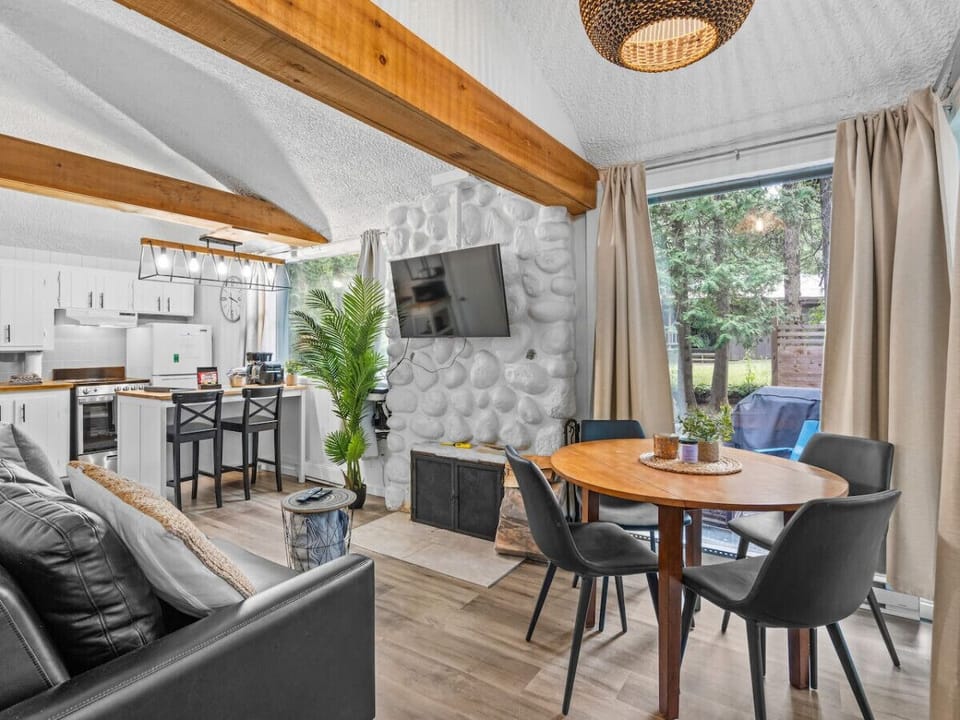 Small, but fonctionnal open-space area : kitchen + living area with fireplace (1 bag of wood provided) + dining room.For your entertainment : HD TV  (cable is provided)During summer : Air conditionning.