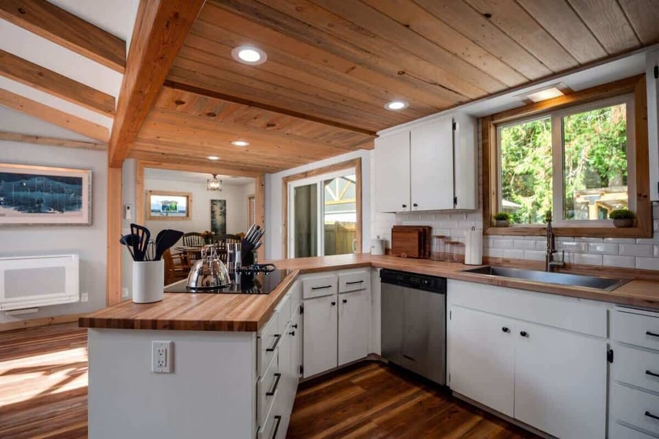 68719_E_Fairway_Ave_Welches_OR_97067_USA-Kitchen-P1322624