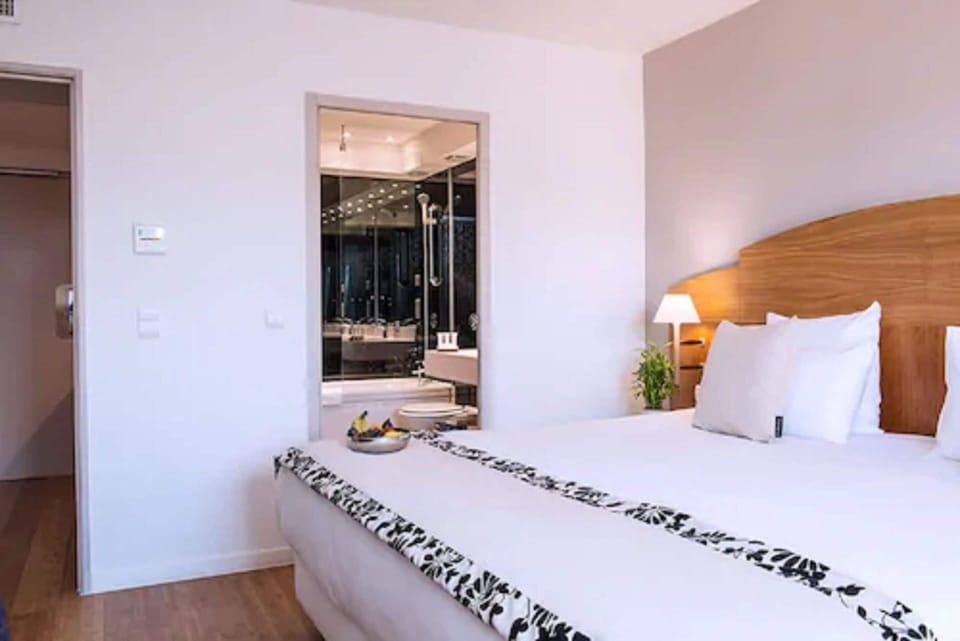 Superior Double or Twin Room | Premium bedding, individually decorated, desk, blackout drapes