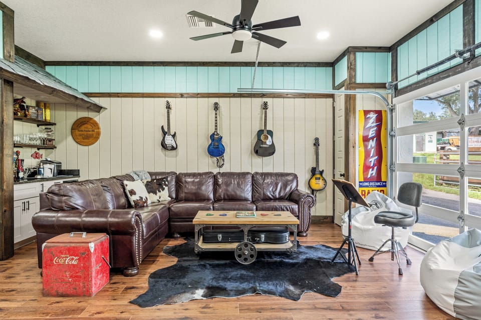 Step into the Retro living area!!