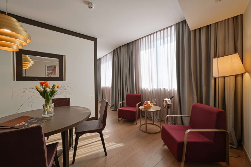 Suite, 1 Bedroom | Living area | 40-inch TV with cable channels