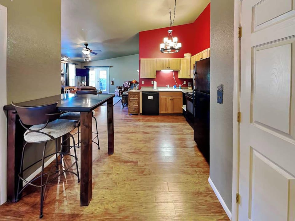 Condo (2 Bedrooms) | Property amenity