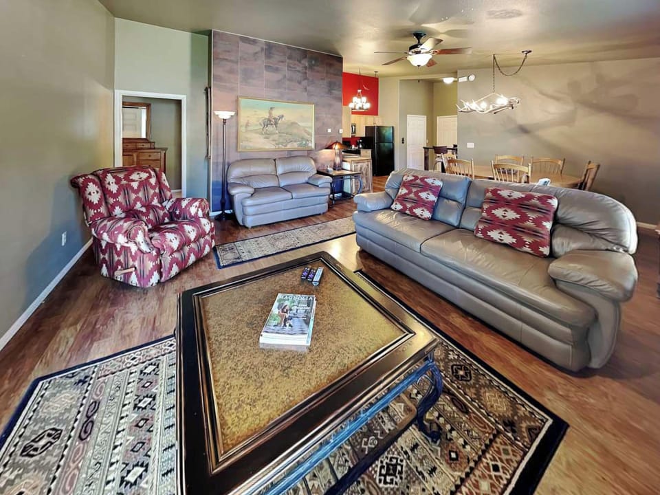 Condo (2 Bedrooms) | Property amenity