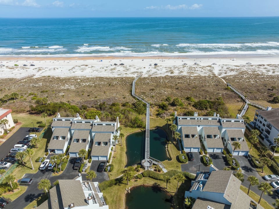 Condo (2 Bedrooms) | Property amenity