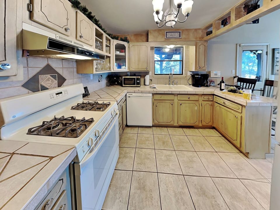 House (3 Bedrooms) | Property amenity