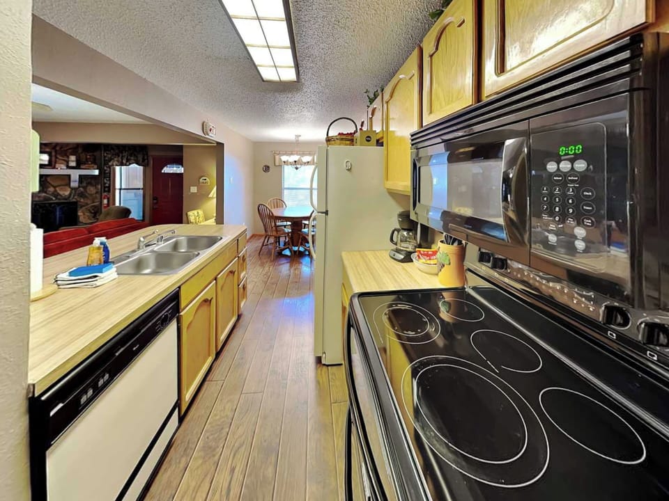 Condo (2 Bedrooms) | Property amenity