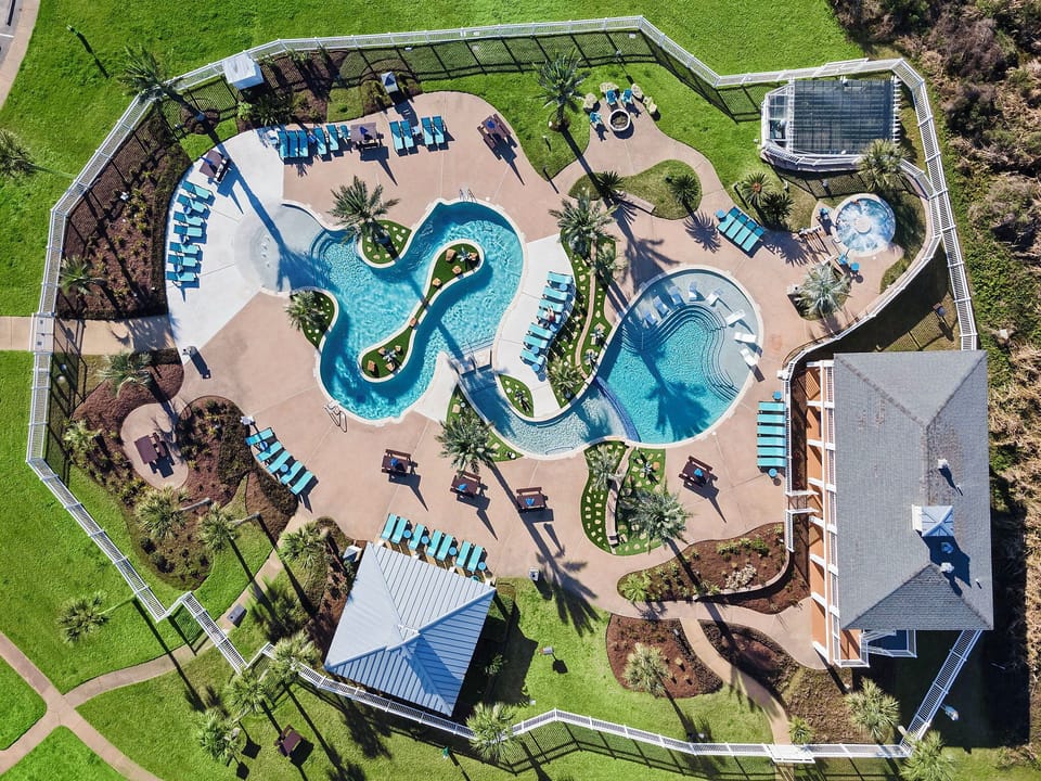 Condo (3 Bedrooms) | Property amenity