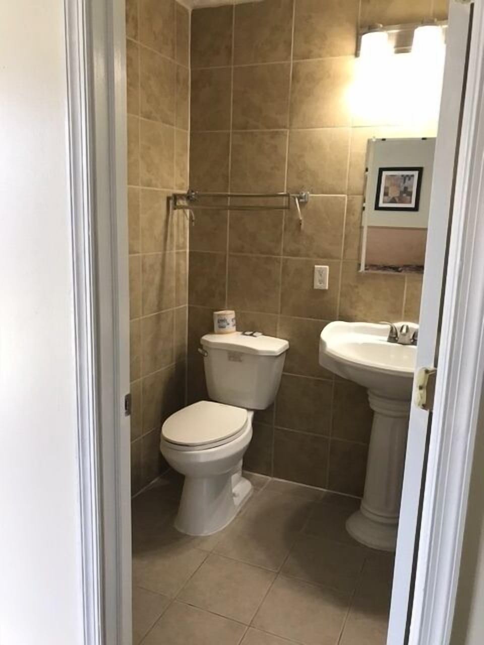 Family Room | Bathroom | Combined shower/tub, free toiletries, hair dryer, towels