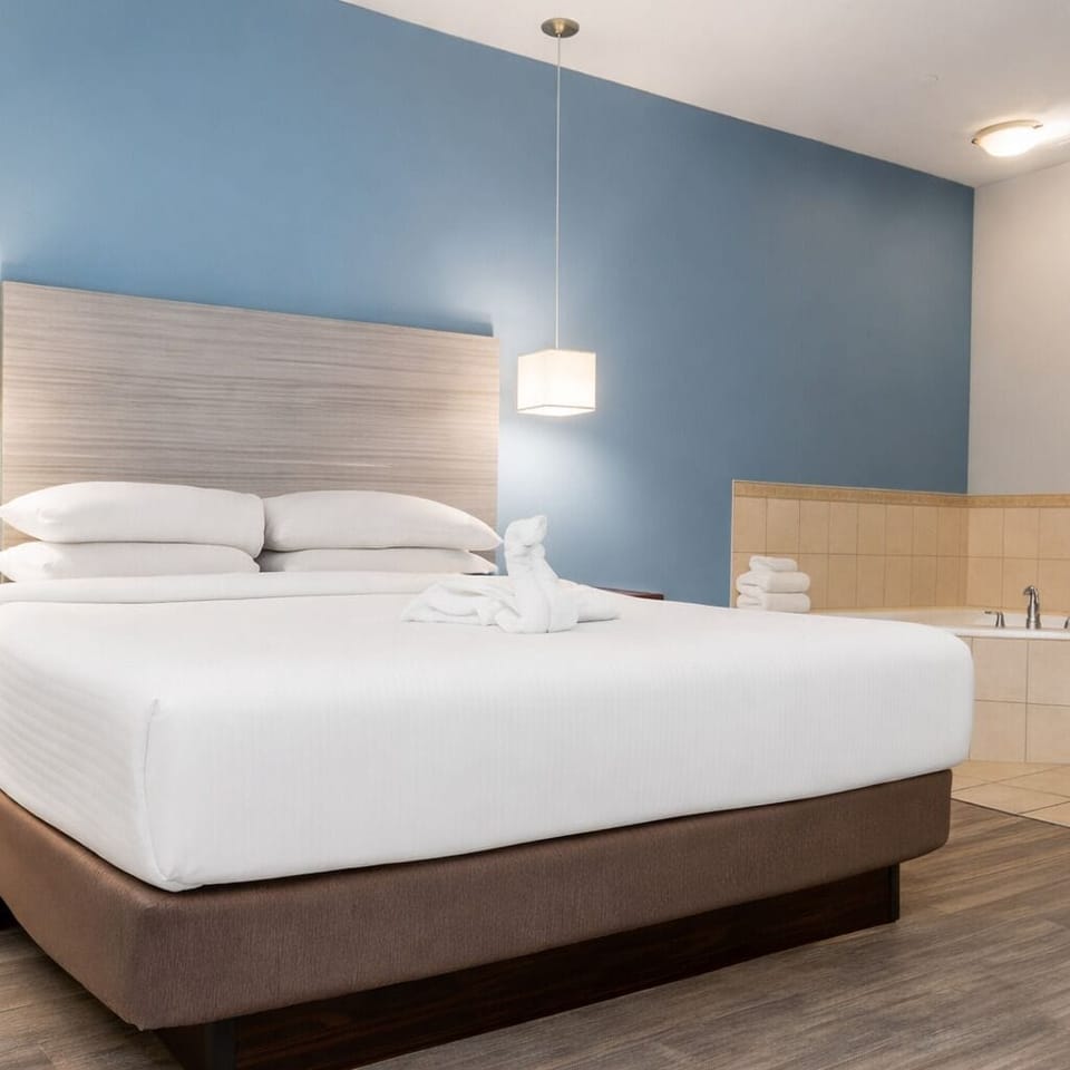 Suite | Desk, soundproofing, iron/ironing board, free WiFi