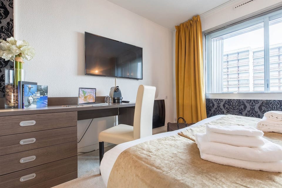 Drift to sleep in this plush Double bed which can be made of 2 Single Italian beds.