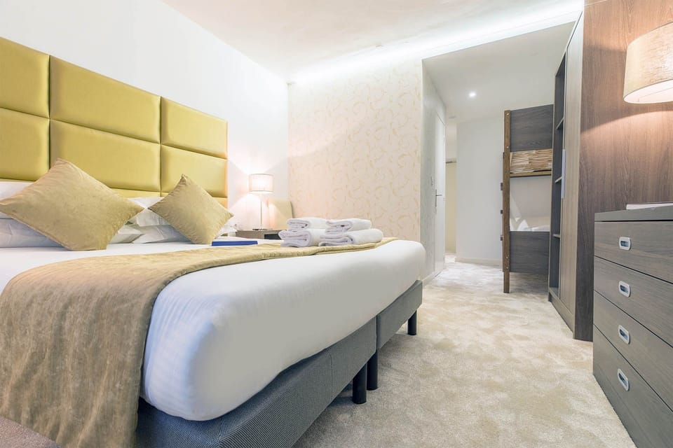 Drift to sleep in the comfortable Double bed (or 2 Single Italian beds) after a wonderful day outside.