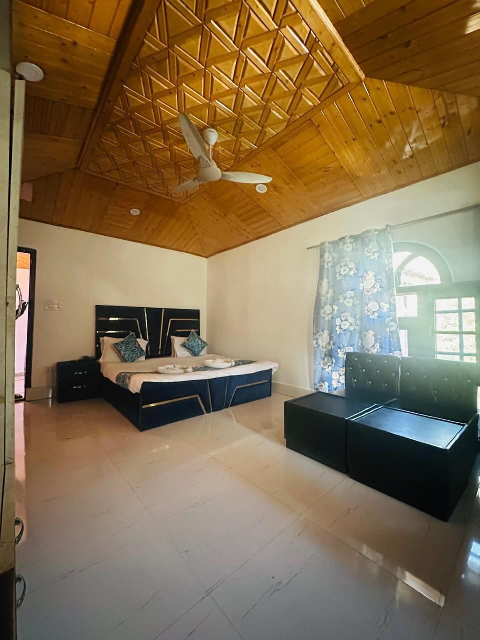 Superior Double Room, Garden View | Laptop workspace, blackout drapes, soundproofing