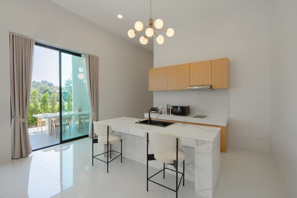 Deluxe Villa, 3 Bedrooms, Pool View | Private kitchen