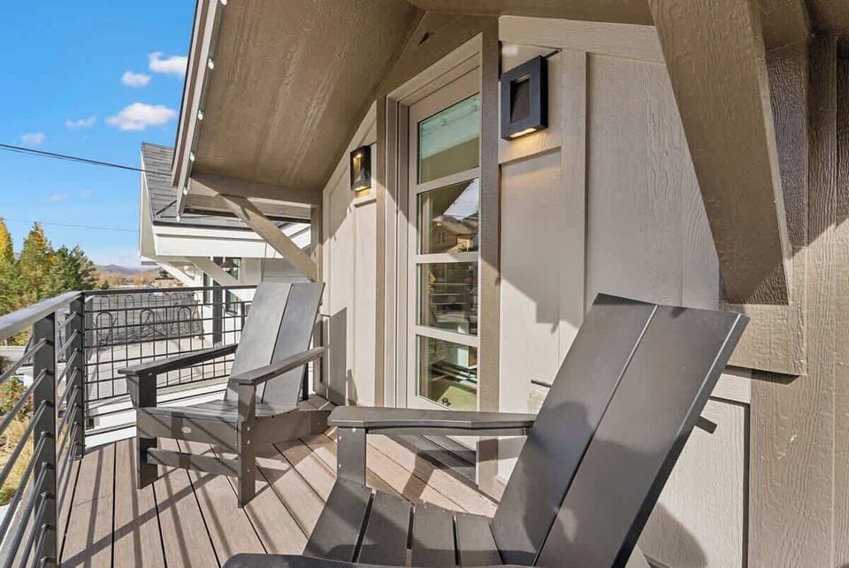 Guest Suite 2 - Balcony