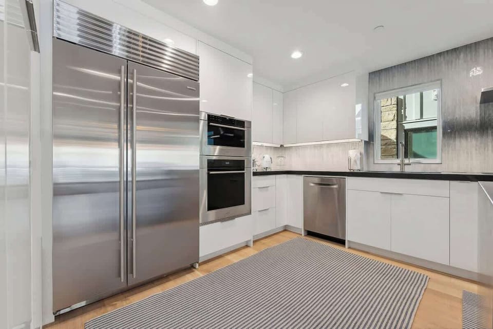 Gourmet Kitchen w/ Professional Grade Appliances